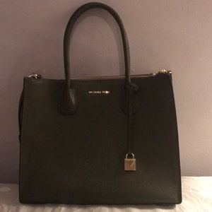 Michael Kors Tote (Large) 💚